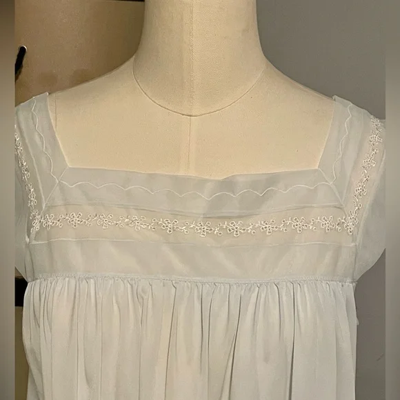Vintage Munsingwear Nightgown - Picture 2 of 5